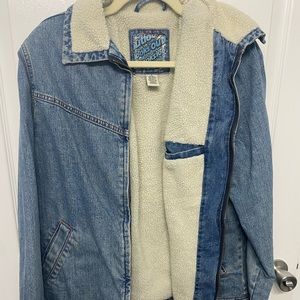 Vintage denim jacket with sherpa lining Mens Small